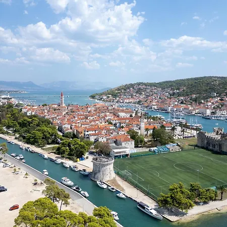 By The Sea - 13918 * Trogir